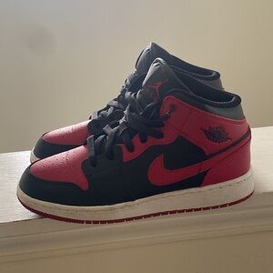 Air Jordan 1 Mid